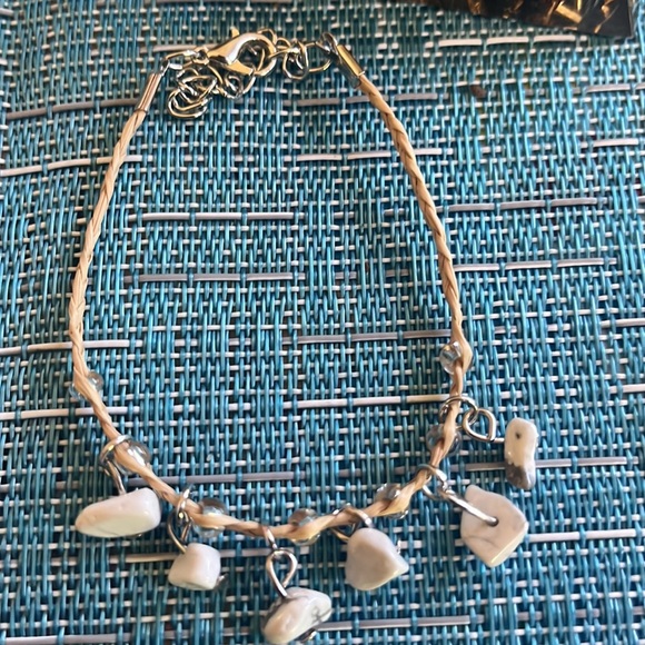 White Howlite chip bracelet - Picture 6 of 6